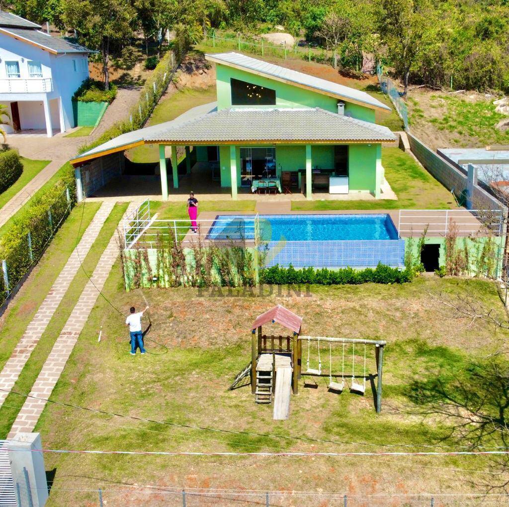 Casa de Condomínio à venda com 4 quartos, 221m² - Foto 1