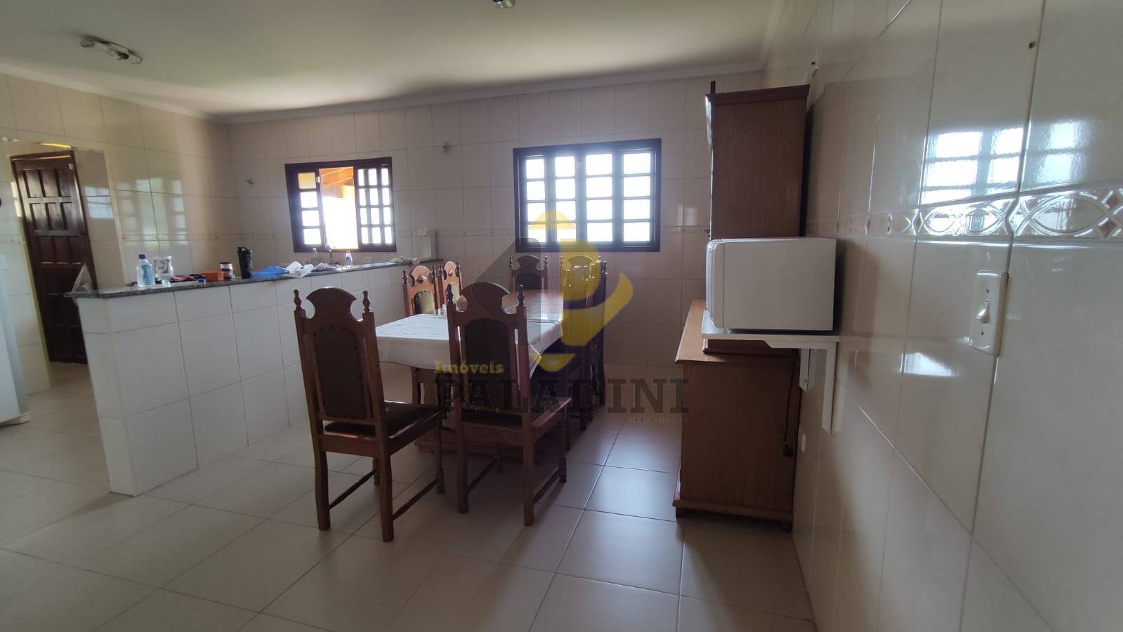 Casa de Condomínio à venda com 4 quartos, 300m² - Foto 2