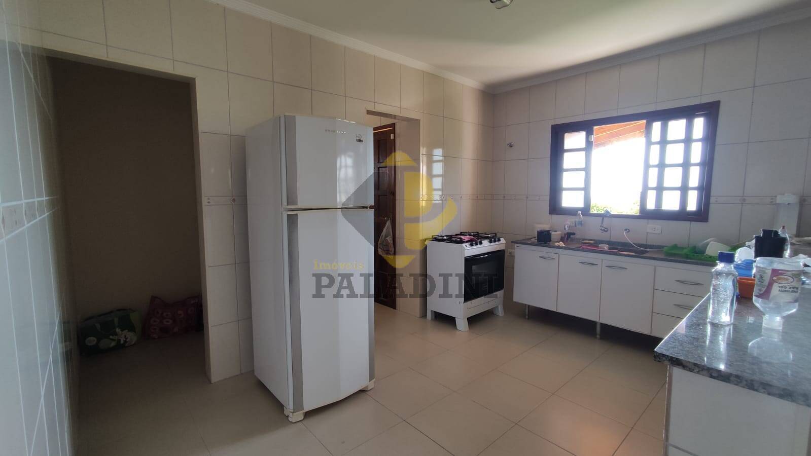 Casa de Condomínio à venda com 4 quartos, 300m² - Foto 3